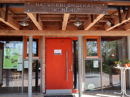 Camino incluso: Eingang zum Naturfreundehaus Kohlhof in der Nähe von Wilhelmsfeld