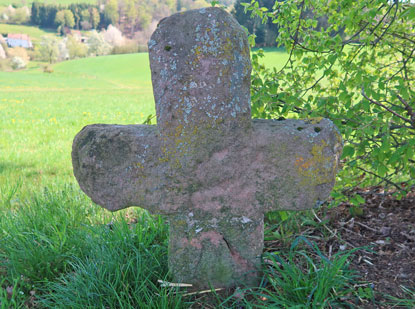 Camino Odenwald: Sandsteinkreuz erinnert an die große Hungersnot im 30-jährgen Krieg