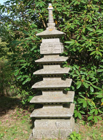 Camino incluso: Stupa im Klostergartern Buddhas Weg