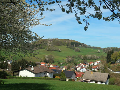 Camino incluso Odenwald: Blick auf Unter-Abtsteinach