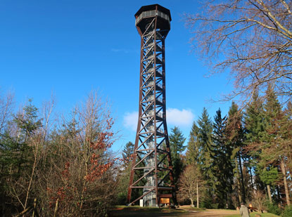Camino inluso im Odenwald: Der Teltschik-Turm bei Wilhelmsfeld