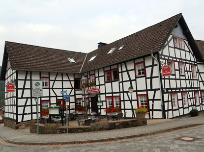 Eifelsteig Etappe 4: Winkelhof-Fachwerkhaus in Einruhr