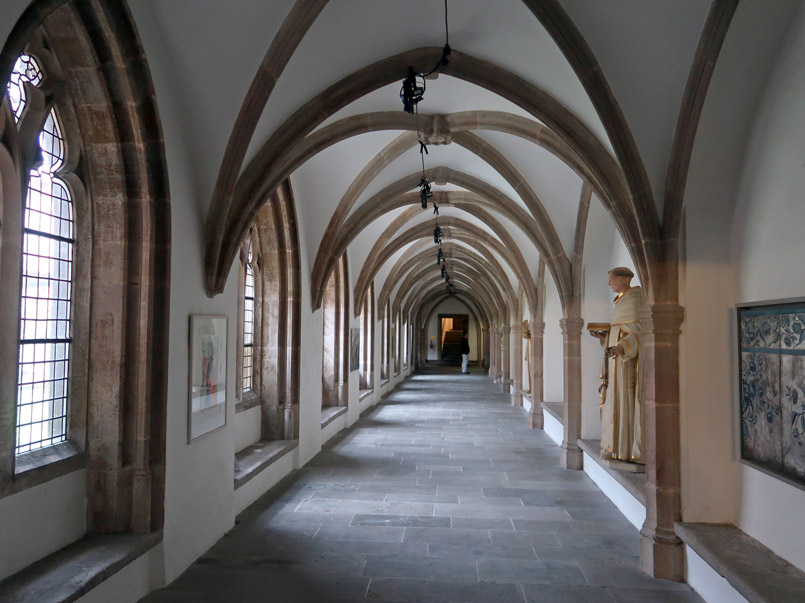 Eifelsteig Etappe 5: Kreuzgang im Kloster Steinfeld