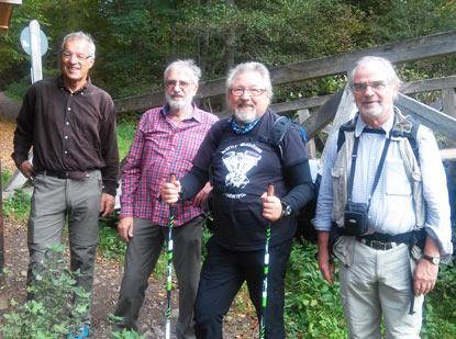 Vor der Holzbrücke über die Lieser: Alfred, Klaus, Hanjo, Wolfgang