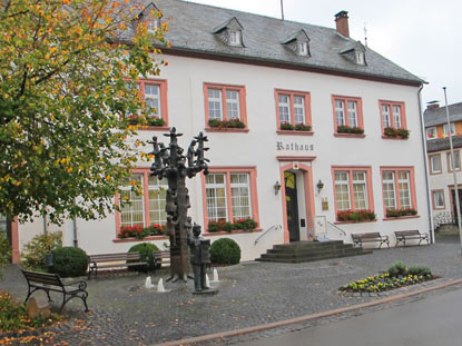 Eifelsteig Wanderung: Rathaus von Manderscheid