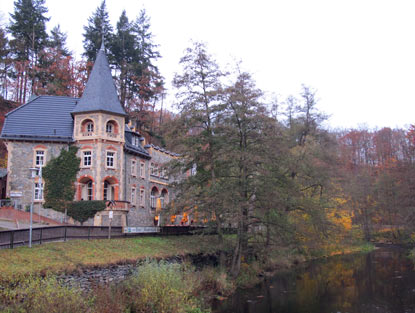 Hotel Bodeblick in Treseburg liegt unmittelbar an dem Harzer Hexen-Stieg