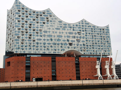 Elbphilharmonie in Hamburg - Ansicht von der Wasserseite