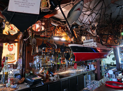 Haifisch-Bar in dr Nähe vom Fischmarkt in Hamburg - im Flair von Hans Albers