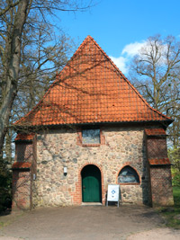 Heidschnuckenweg: Ole Kerk von 1353 in Bispingen