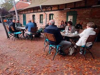 Bauerncafe Ole Müllern Schün hat auch  viele Sitzplätze im Hof