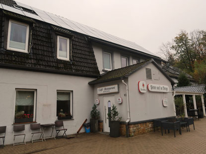 Auf dem Pass das Gasthaus Petr aufm Berge