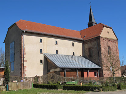 Langhaus, Querhaus und Chor der Klosterkirche Lobenfeld.
