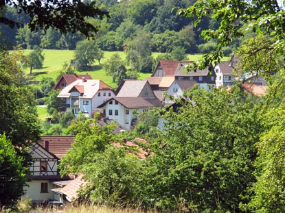 Der Waldenser- und Hugenottenpfad verläuft über den 145 Einwohner zählenden Ort Grein.