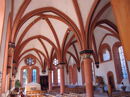 Im früheren Kloster-Speisesaal (Refektorium) ist heute die evangelische Kirche von Schönau