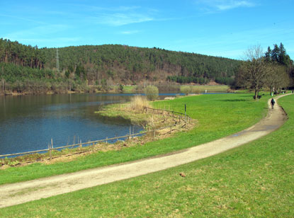 Der Marbach-Stausee dient sowohl dem Hochwasserschutz als auch zu Freizeitzwecken 