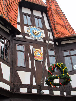 Erbaut wurde das Rathaus in der Spätgotik im Jahre 1484.
