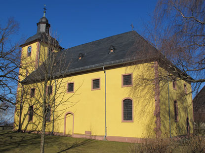 Ehemalige Wallfahrtskirche mit "Heil(iger) Quelle"  ist heute die evangelische Kirche St. Cosmas und Damian und wurde 1480 erbaut.