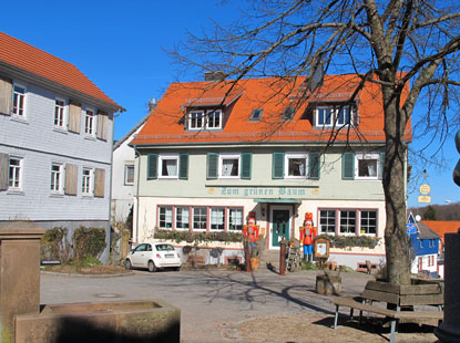 Dorfplatz von Modautal-Neunkirchen im Odenwald. 