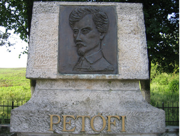 Gedenkstein von Petöfi bei Schäßburg in Rumänien