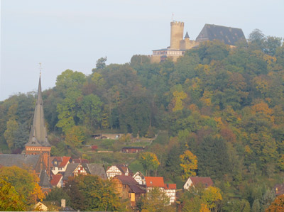 Wanderung entlang der Lahn: Biedenkopf Schloss ist das Wahrzeichen der Stadt.