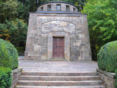 Wanderung Lahn: Behring Mausoleum in Marburg. Der Serologe Emil von Behring hatte das Mausoleum noch vor seinem Tode (1917) als Familiengruft bauen lassen..