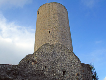 Bergfried der Burg Gleiberg