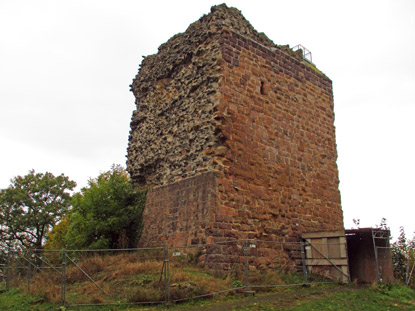 Der Bergfried der Burg Kalsmunt bei Wetzlar