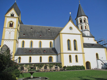 Lahnwanderweg: Wallfahrtskirche zum Heiligsten Herzen Jesu im Kloster Arnstein oberhalb von Obernhof