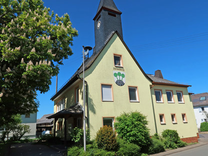 Lahnwanderweg: Das Rathaus von Steinsberg