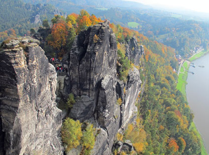 Hauptattraktion der Sächsischen Schweiz sind die Felsen der Bastei.