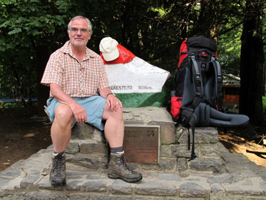 Unser Wanderführer mit seinem 12 kg schweren Rucksack am Kékestetö 
