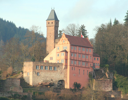 In der gut erhaltenen Burganlage von Hirschhorn ist heute ein Hotel. 