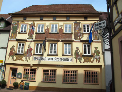 Fassade des Gasthauses "Zum Krabbenstein" in Eberbach