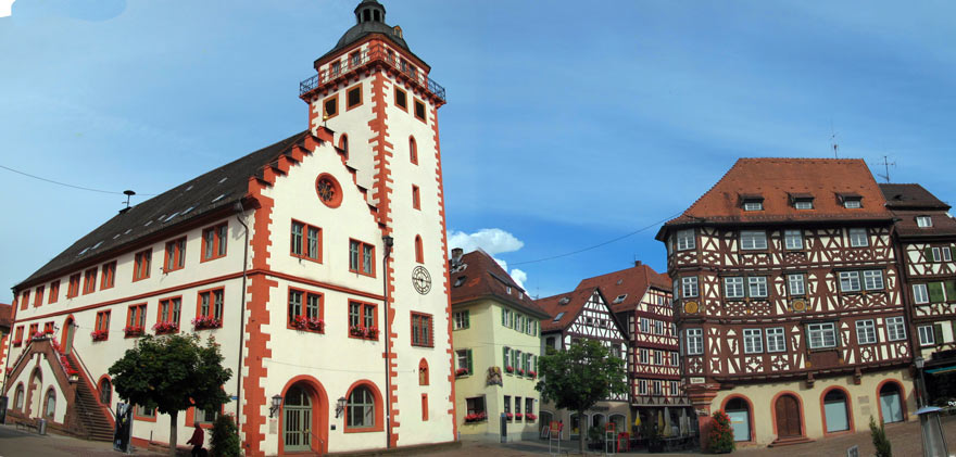 Marktplatz mit Rathaus und Palm´schen Haus  in Mosbach
