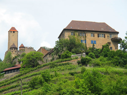 Burg Hornberg ist eine beeindruckende Ruine bei Haßmersheim am Neckar. Der berühmteste Besitzer war der Ritter mit der eisernen Hand:  Götz von Berlichingen