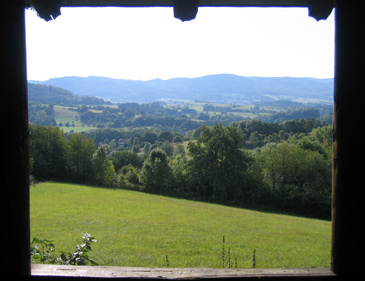 Nibelungensteig: Blick von Schlierbach ins Weschnitztal (Odenwald). Im Hintergrund ist Fürth im Odenwald mit der Erhebung der Tromm zu erkennen