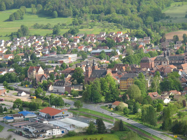 Blick vom Gotthardsberg auf die Barockstadt Amorbach