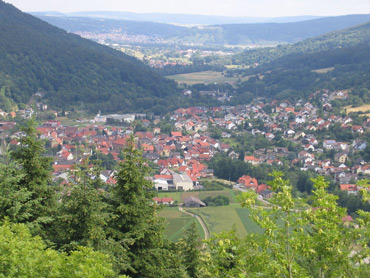 Aussicht vom Gotthardsberg: Im Hintergrund ist Miltenberg am Main  zu erkennen
