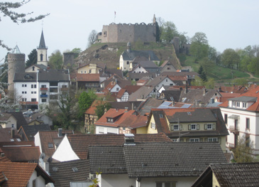 Der Kurort Lindenfels im Odenwald mit seiner alten Burg.