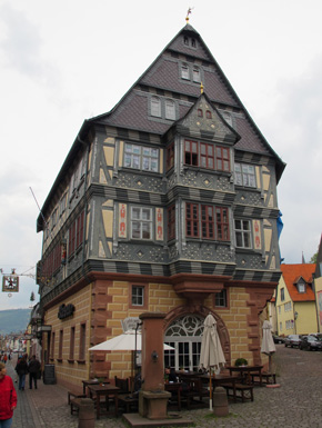 Das Gasthaus Riesen in Miltenberg zählt zu den ältesten Europas. War über lange Zeit Herberge für den Adel und die  Hohe Geistlichkeit (daher "Fürstenherberge")