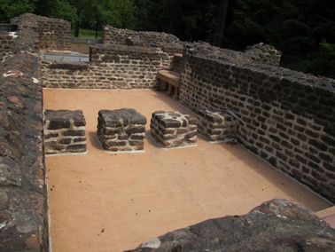 Nördlich von Hesselbach bei Ort Würzberg wurde ein römisches Bad wieder hergestellt.