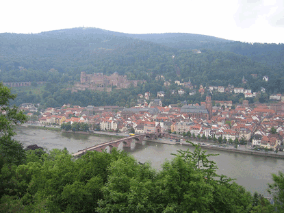 Wanderung Odenwald- Blick vom Philosophenweg auf den Neckar und der Altstadt von Heidelberg. Hier begann unsere Wanderung nach Budapest