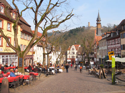 Burgensteig: Der historische Marktplatz von Weinheim