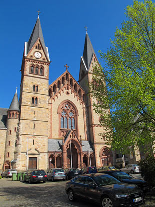 Burgensteig Heppenheim: Die Heppenheimer Pfarrkirche St. Peter.