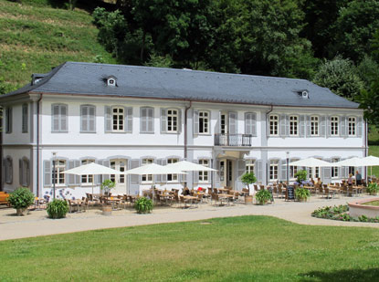 Burgensteig  Bergstraße:  Das Herrenhaus im Fürstenlager bei Bensheim-Auerbach