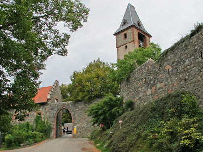Burgensteig Odenwald: Haupteingang zu Burg Frankenstein