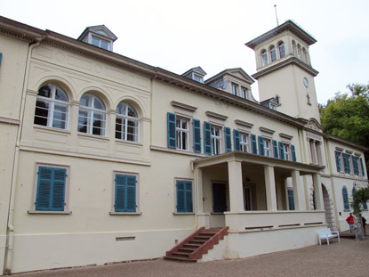 Burgensteig Odenwald: Schlossansicht Heiligenberg, das Stammschloss der Familie Battenberg / Mountbatten