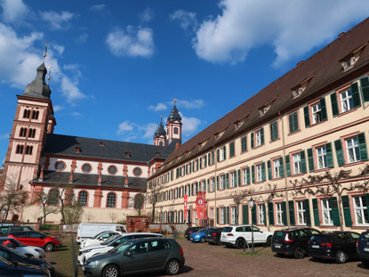 Amorbach: Klosterkirche und Leiningensches Palais 