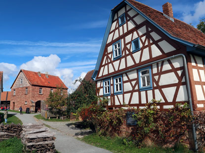 Dorfstrae durch das Odenwlder Freilandmuseum  in Gottersdorf