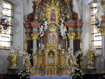 Der goldstrotzende Hochaltar in der Bazylika Św. Anna (Annakirche)